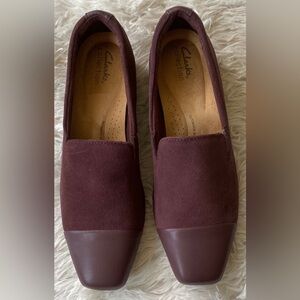 New women Sz 9M Clarks square toe slip on burgundy business casual Loafers shoes